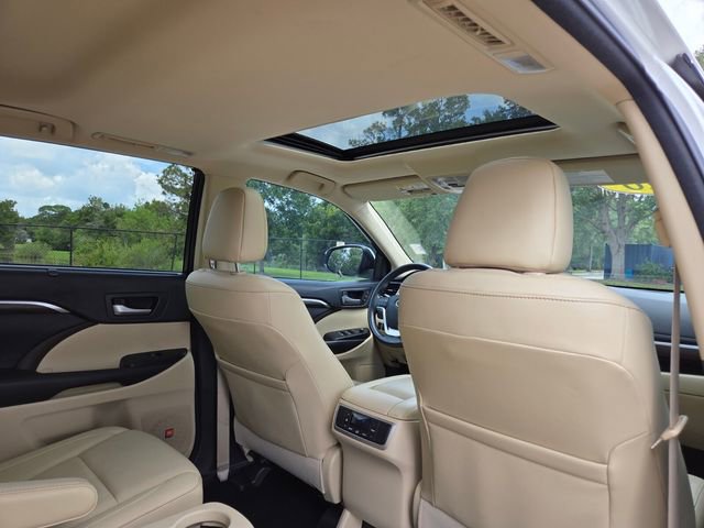Used 2016 Toyota Highlander Limited AWD/4WD image 12