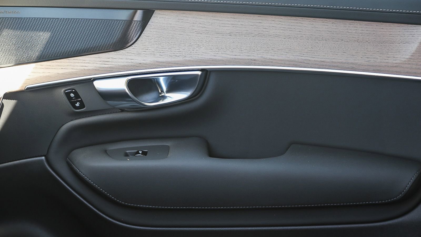 Used 2025 Volvo XC90 T8 Plus w/ Protection Package Premier AWD/4WD image 23