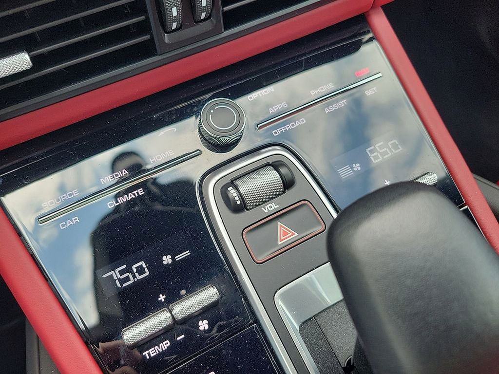 Used 2023 Porsche Cayenne Coupe image 16