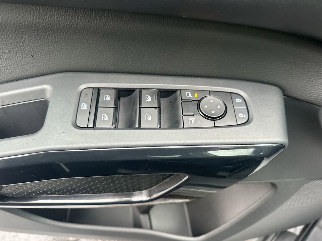 Used 2024 Nissan Pathfinder SV image 40