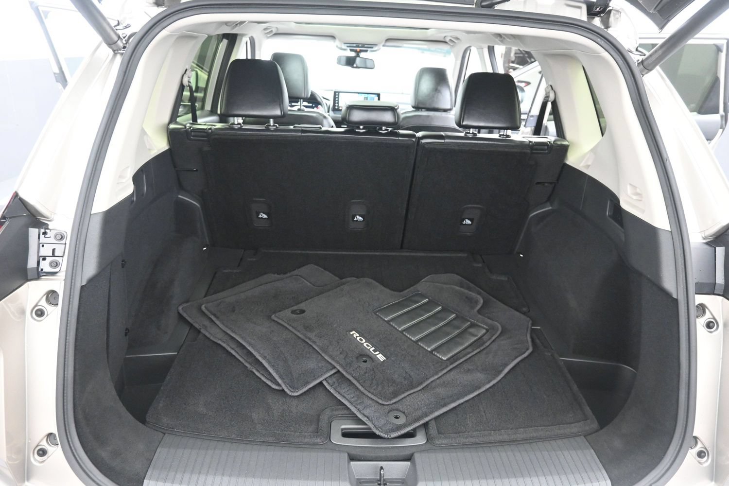 Used 2024 Nissan Rogue Platinum AWD/4WD image 40