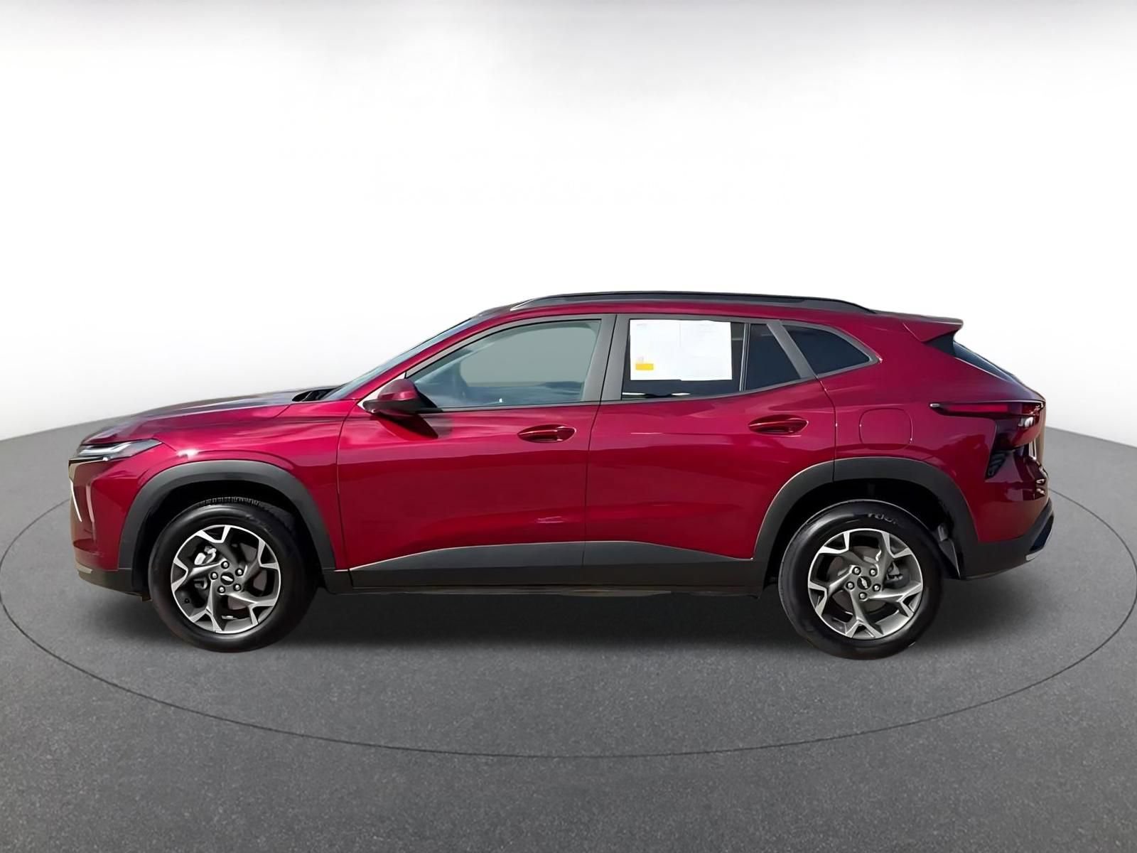 Used 2025 Chevrolet Trax LT w/ LT Convenience Package FWD image 9