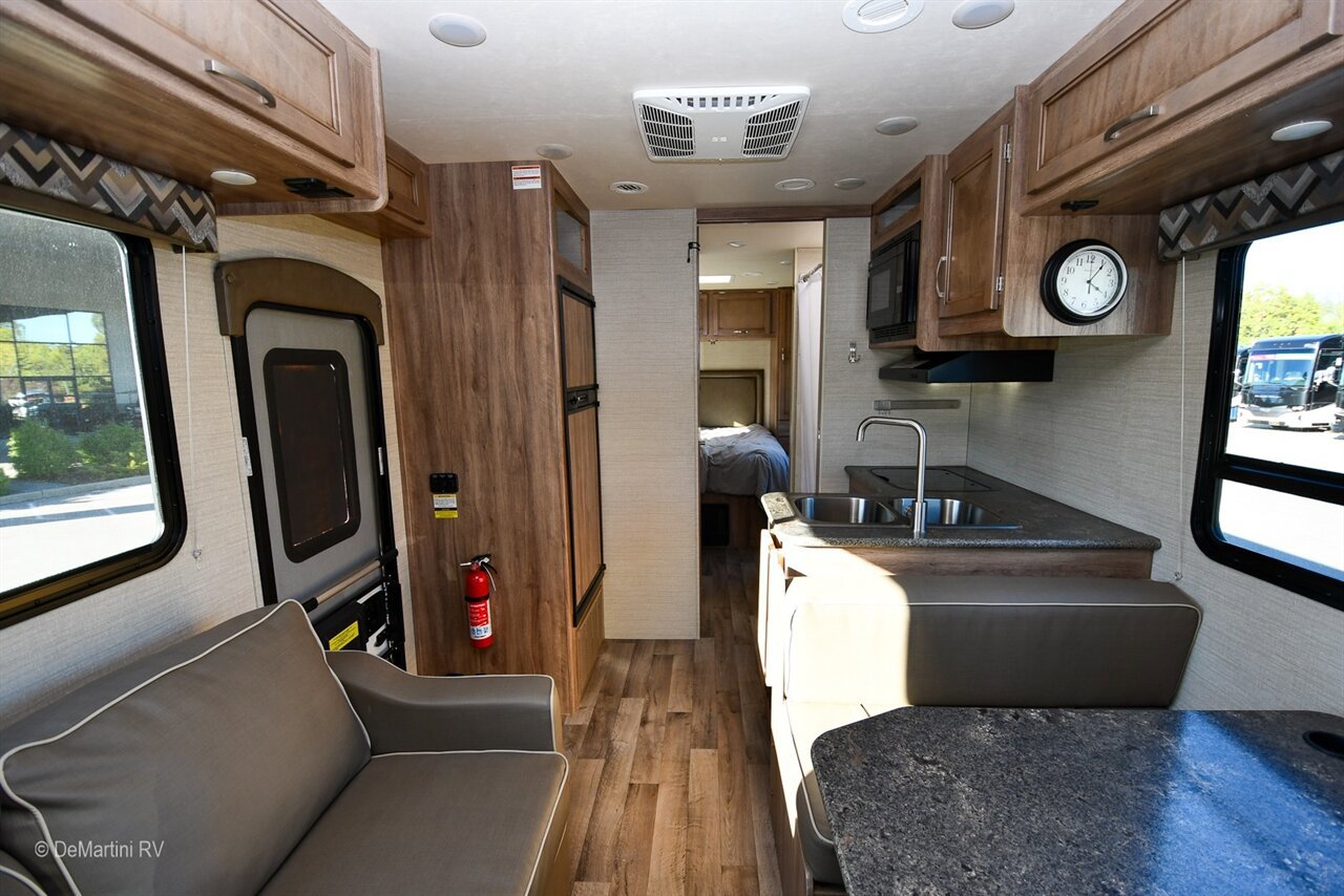 Used 2018 Chevrolet Express 4500 w/ RV Package RWD image 3