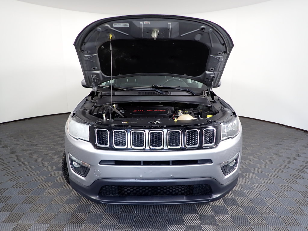 Used 2018 Jeep Compass Latitude w/ Cold Weather Group AWD/4WD image 37