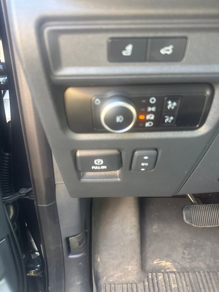 Used 2023 Ford Expedition XLT AWD/4WD image 25