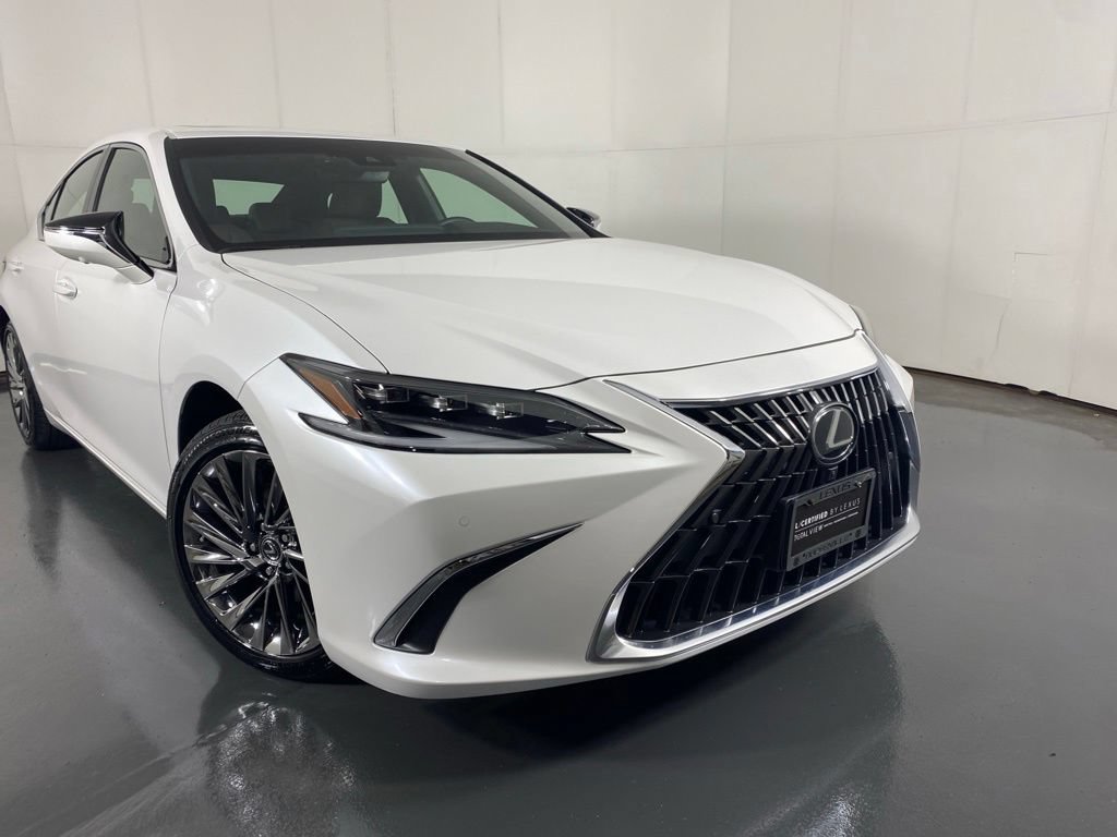 Used 2025 Lexus ES 300h Ultra Luxury FWD image 2