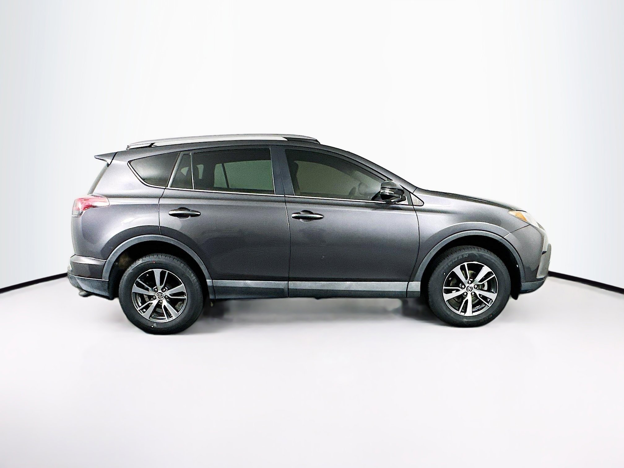 Used 2018 Toyota RAV4 XLE FWD image 10