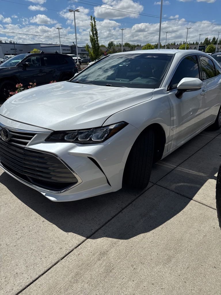 Used 2021 Toyota Avalon XLE FWD image 1