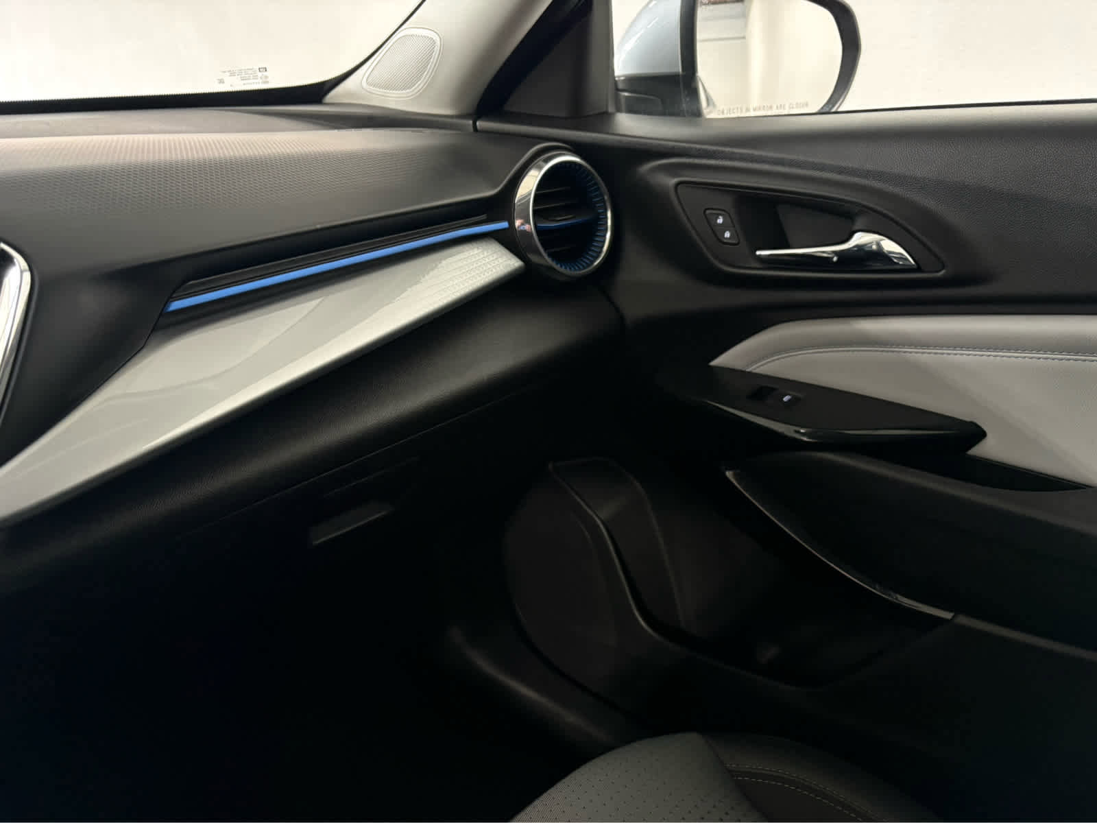 Certified 2025 Chevrolet Trax LT w/ LT Convenience Package image 22