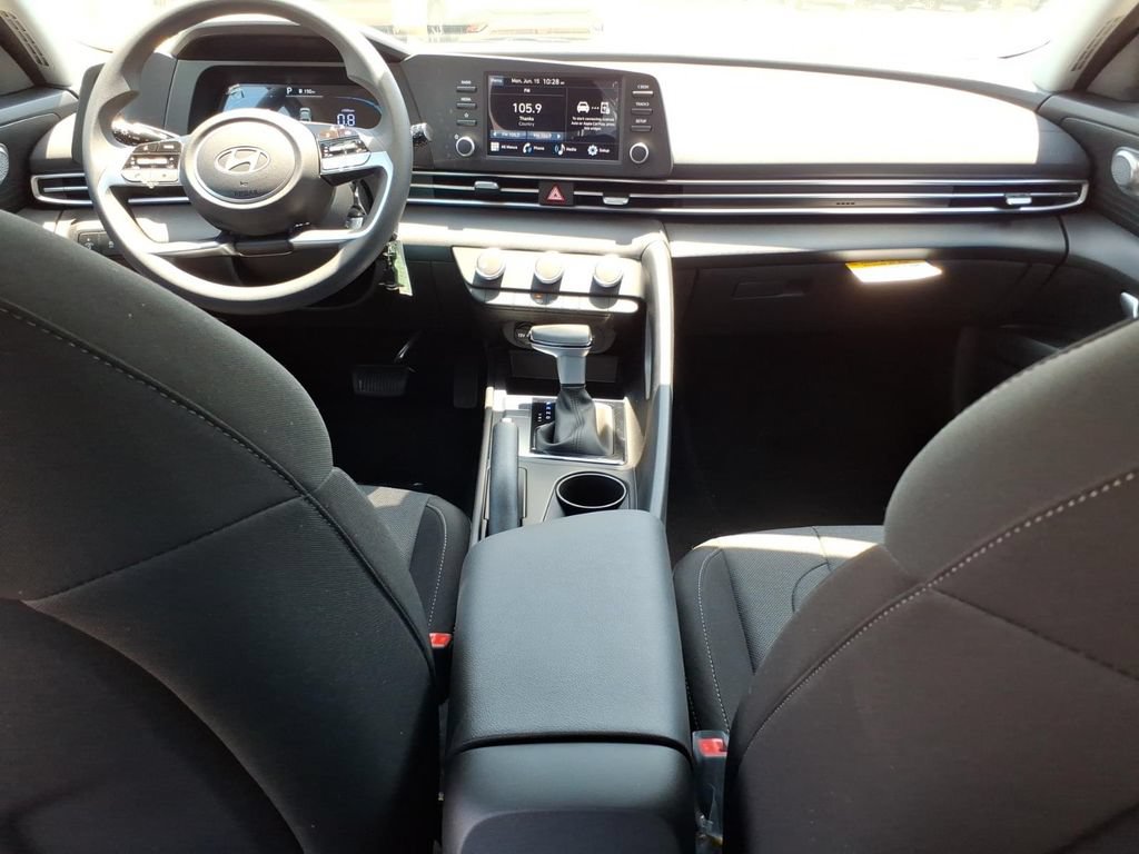 New 2026 Hyundai Elantra SE FWD image 11