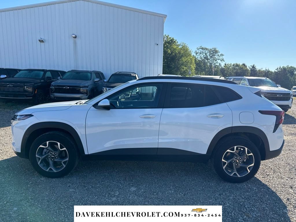 Used 2025 Chevrolet Trax LT FWD image 6