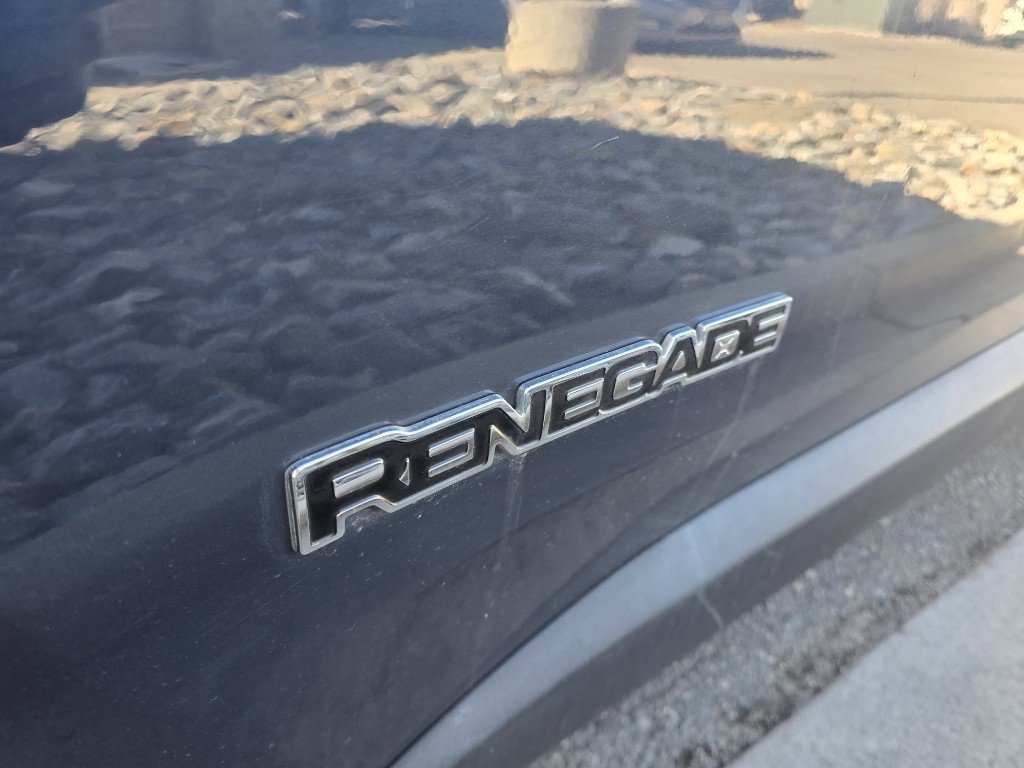 Used 2020 Jeep Renegade Latitude w/ Cold Weather Group image 24