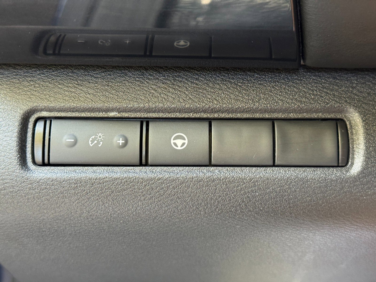 Used 2022 Nissan Pathfinder SV image 16