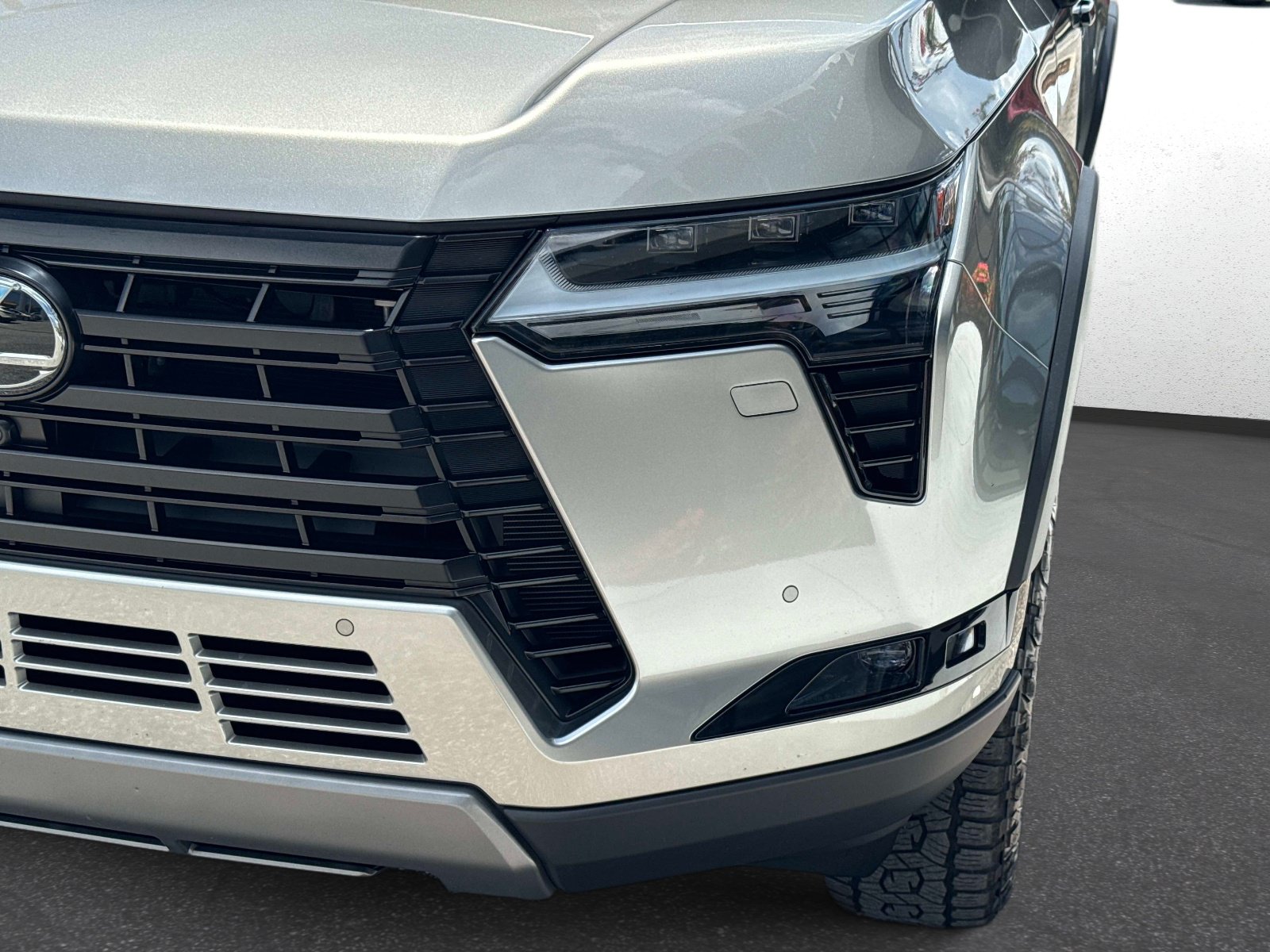 Used 2025 Lexus GX 550 w/ Accessory Package (CT) AWD/4WD image 9