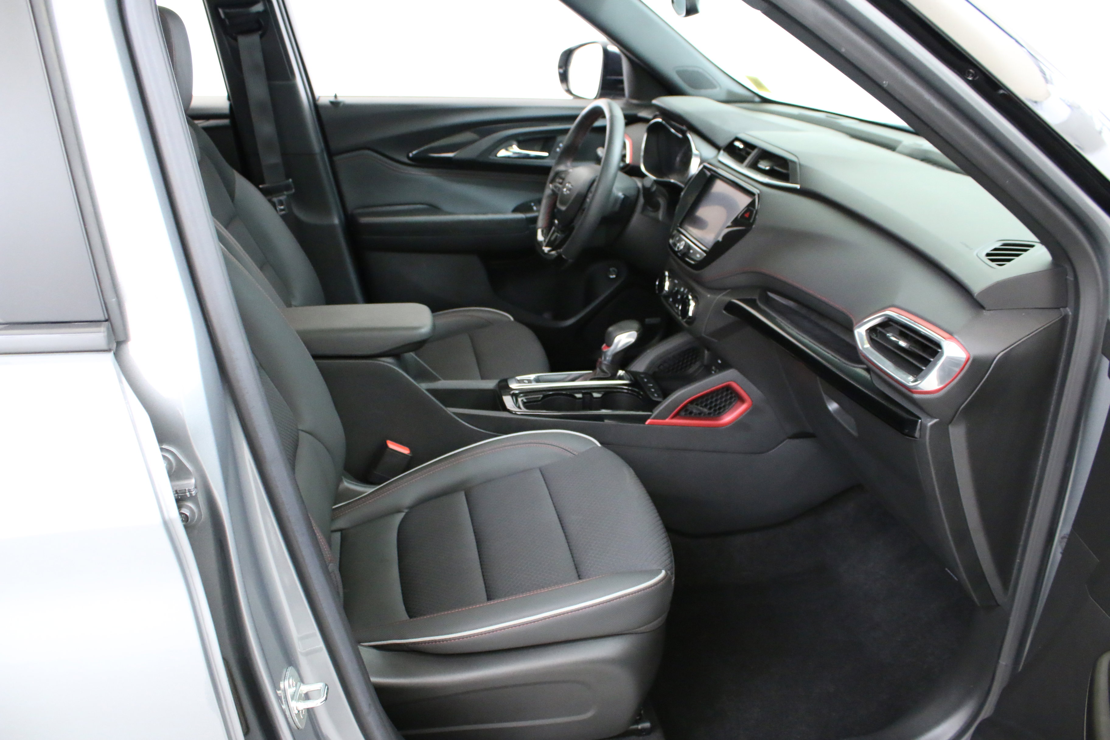 Used 2023 Chevrolet TrailBlazer RS w/ Sun and Liftgate Package image 31