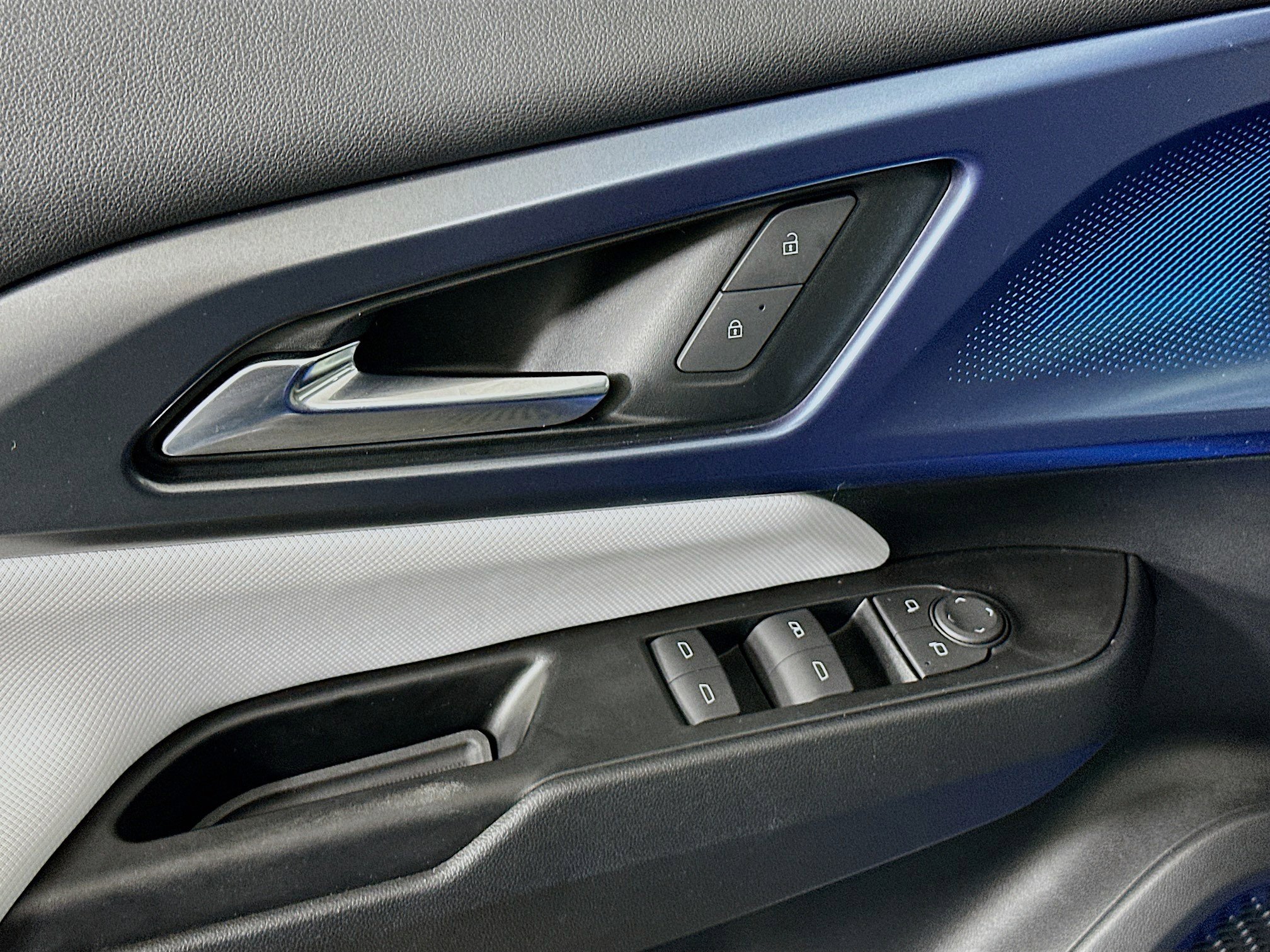 Used 2024 Chevrolet Equinox EV LT w/ Active Safety Package 3 FWD image 15