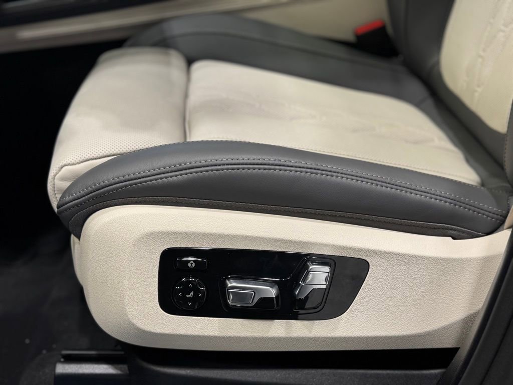 New 2026 BMW ALPINA XB7 image 23