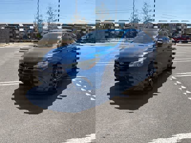 Used 2016 Toyota Camry SE image 1