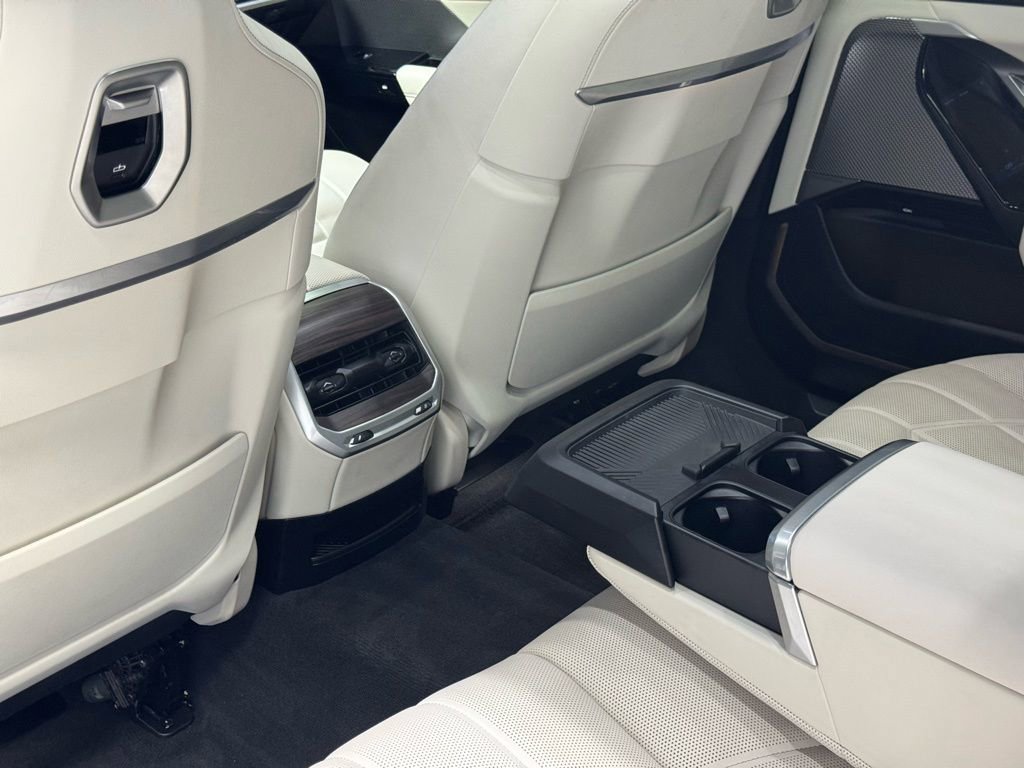 Used 2023 BMW 740i image 17