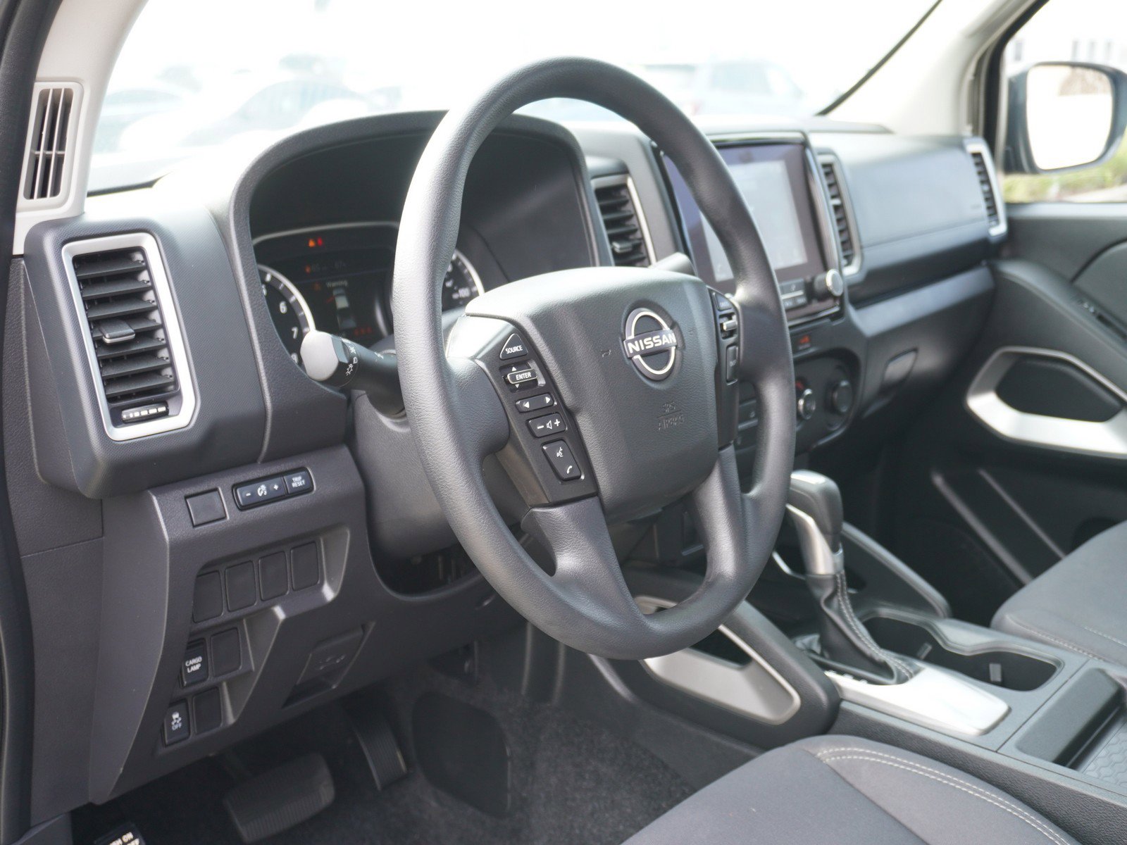 Used 2024 Nissan Frontier SV image 19