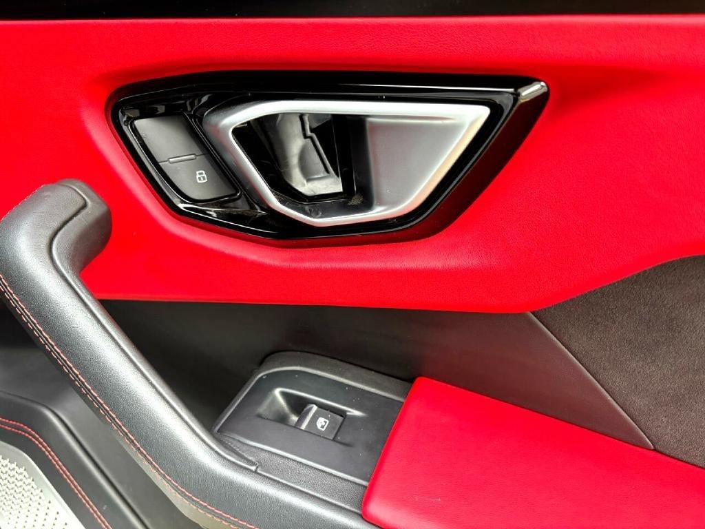Used 2021 Lamborghini Urus AWD/4WD image 25