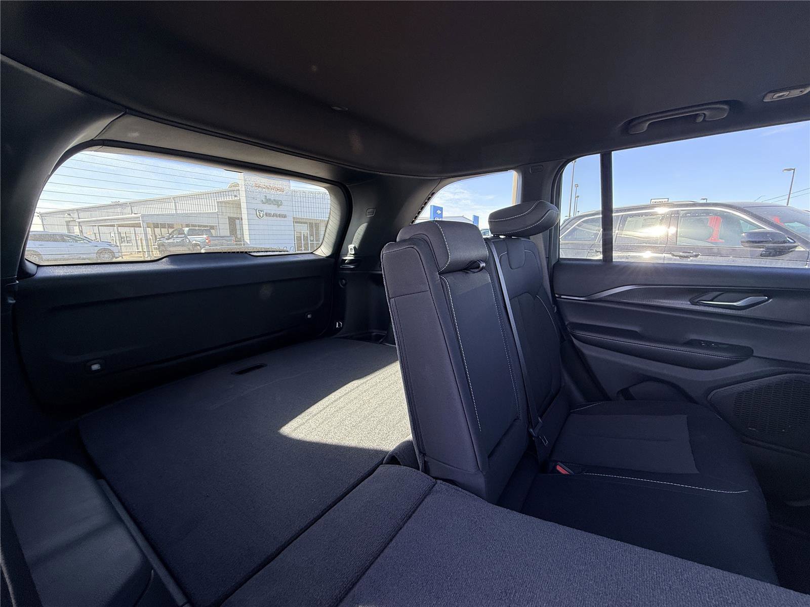 New 2025 Jeep Grand Cherokee Laredo X w/ Luxury Tech Group I AWD/4WD image 16