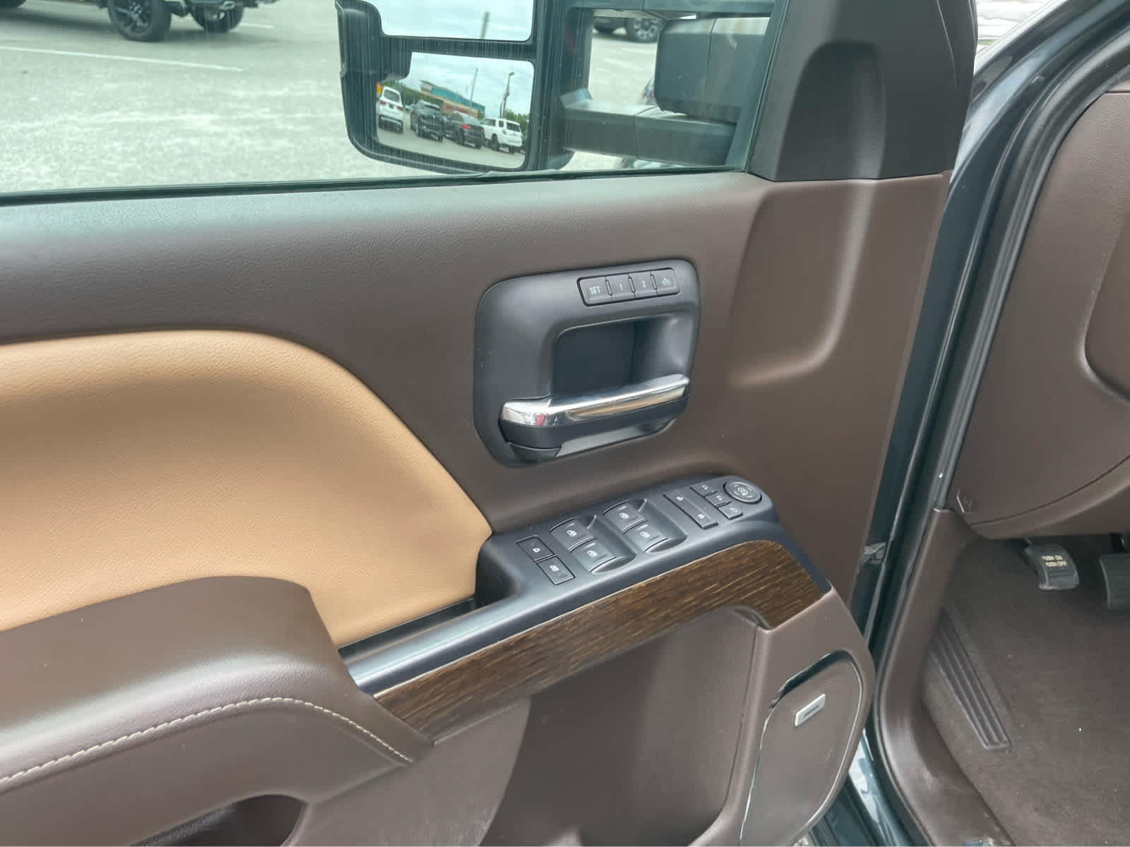 Used 2019 GMC Sierra 2500 Denali w/ Duramax Plus Package AWD/4WD image 11