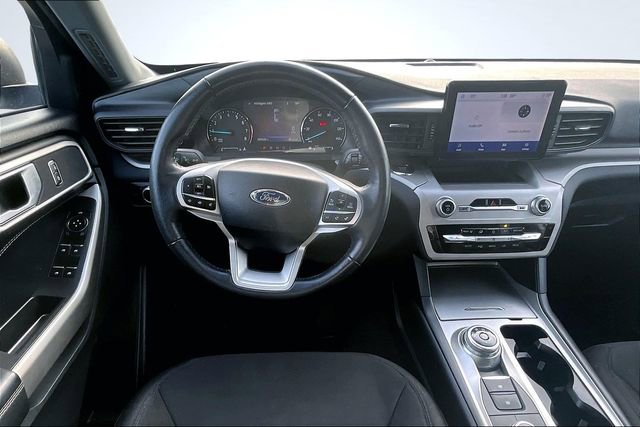 Used 2023 Ford Explorer XLT AWD/4WD image 8