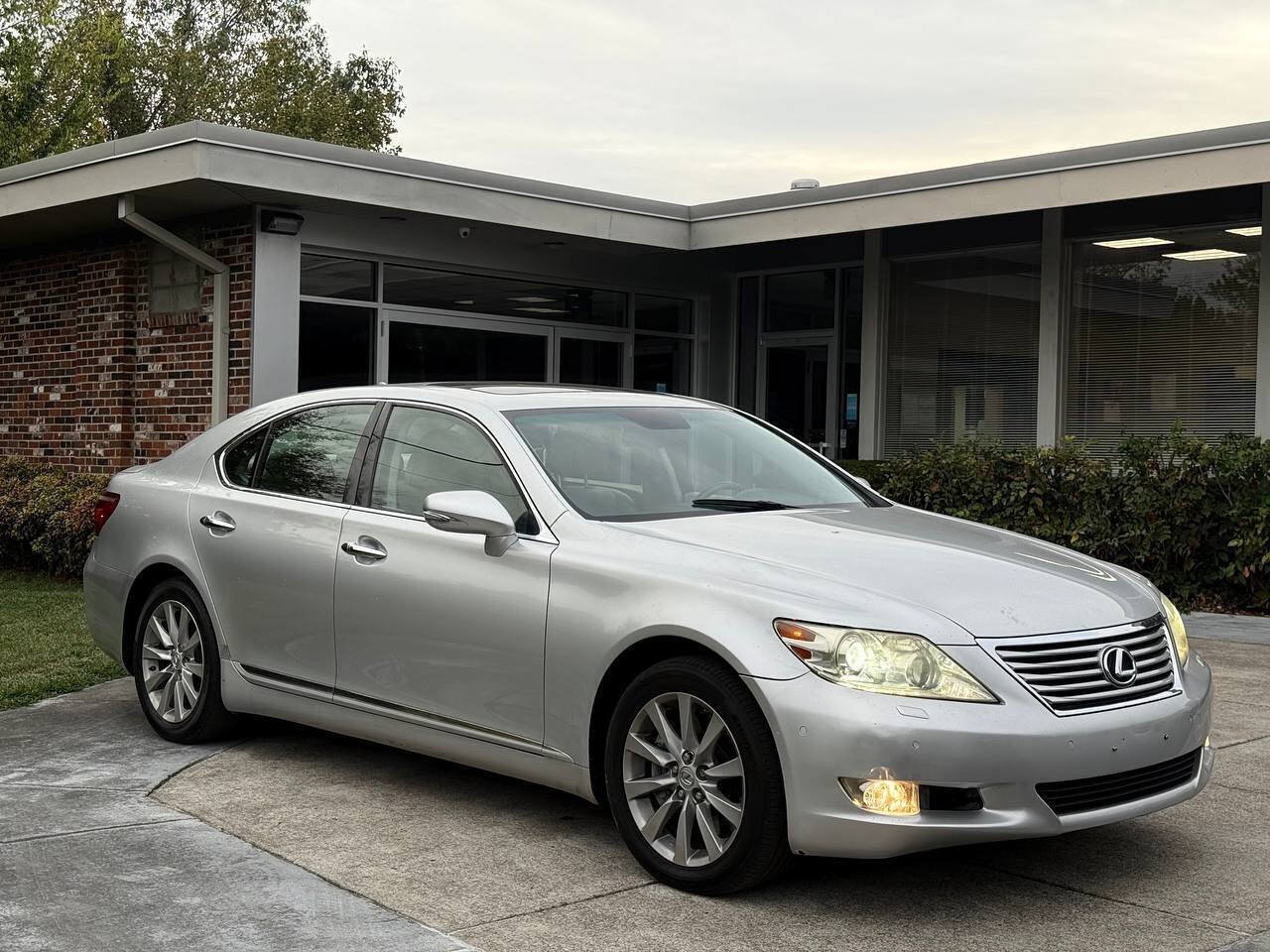 Used 2010 Lexus LS 460 AWD w/ Luxury Value Edition image 7