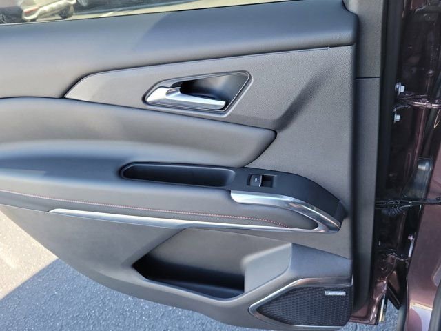 Used 2024 Chevrolet Traverse RS image 18