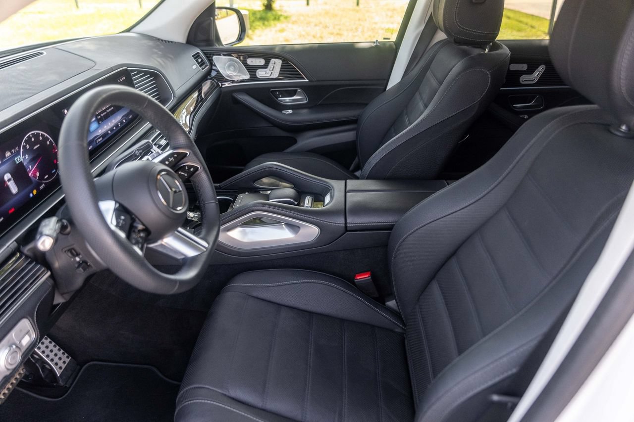 Used 2024 Mercedes-Benz GLS 580 4MATIC image 17