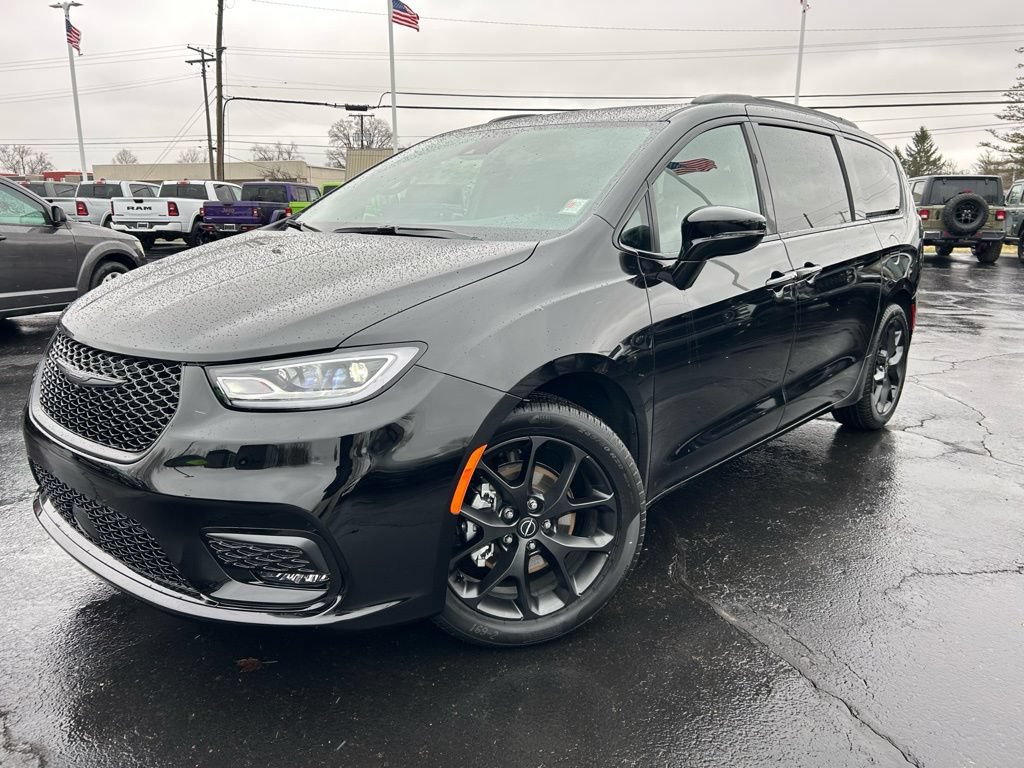 New 2026 Chrysler Pacifica Select w/ S Appearance Package FWD image 9