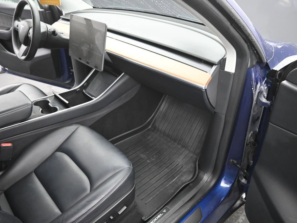 Used 2020 Tesla Model Y Long Range image 17