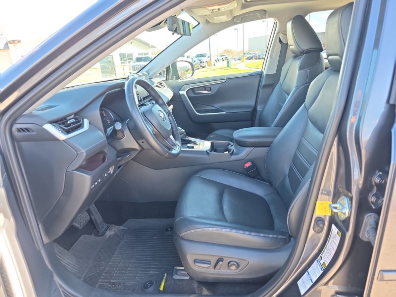 Used 2021 Toyota RAV4 Limited w/ Limited Grade Weather Package AWD/4WD image 17