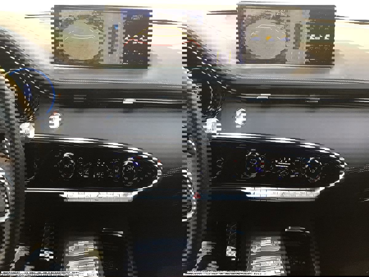 Used 2023 Genesis GV70 2.5T w/ Sport Prestige Package image 9