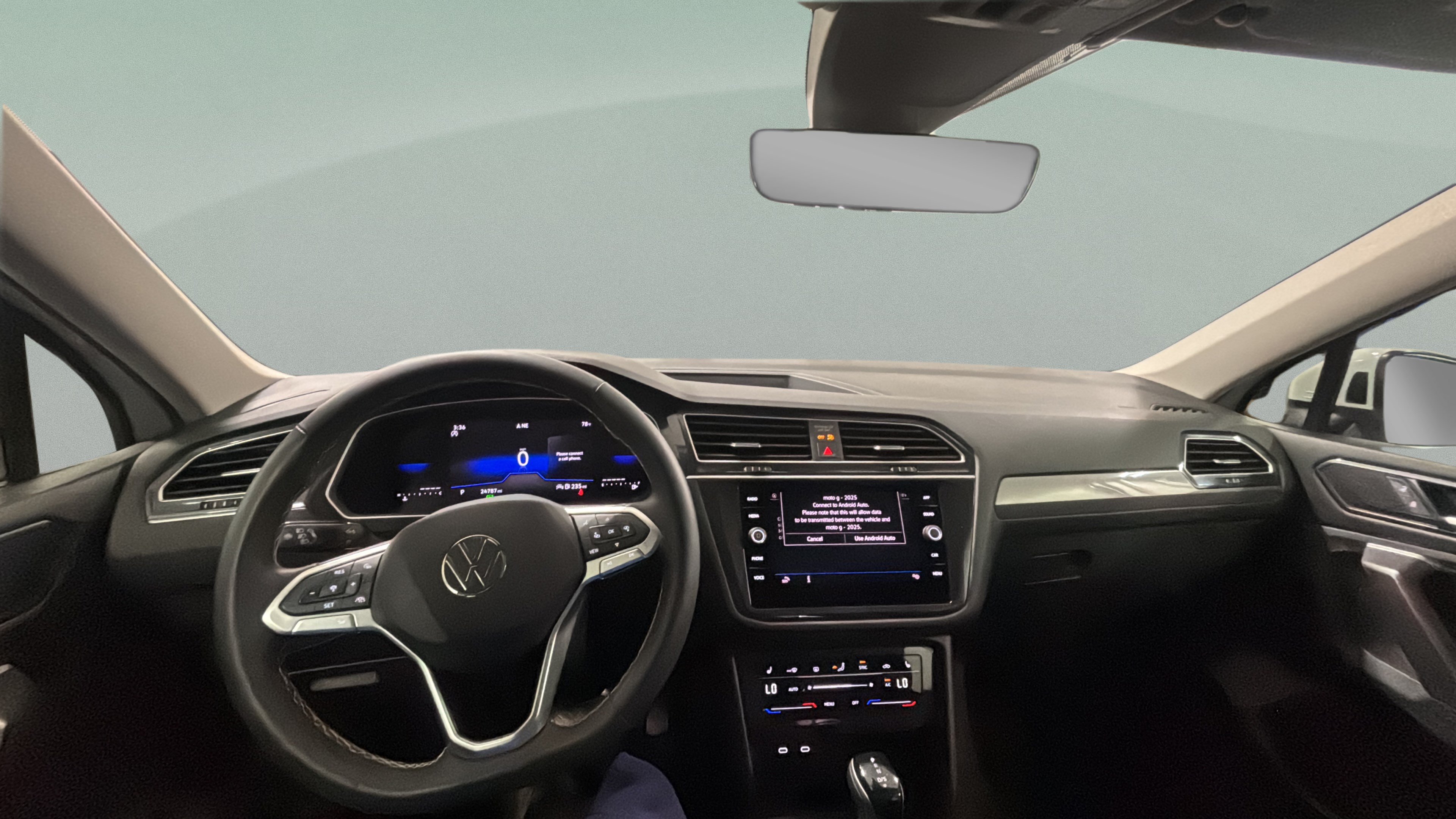 Used 2024 Volkswagen Tiguan SE FWD image 31