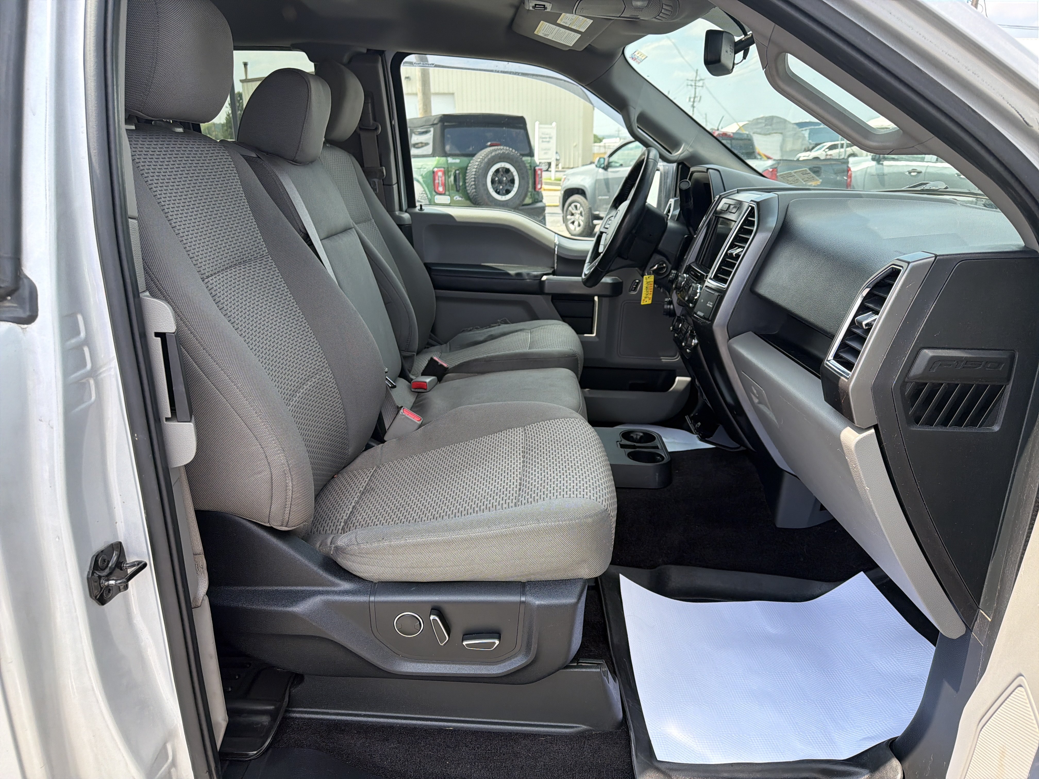 Used 2016 Ford F150 XLT w/ Equipment Group 302A Luxury AWD/4WD image 8