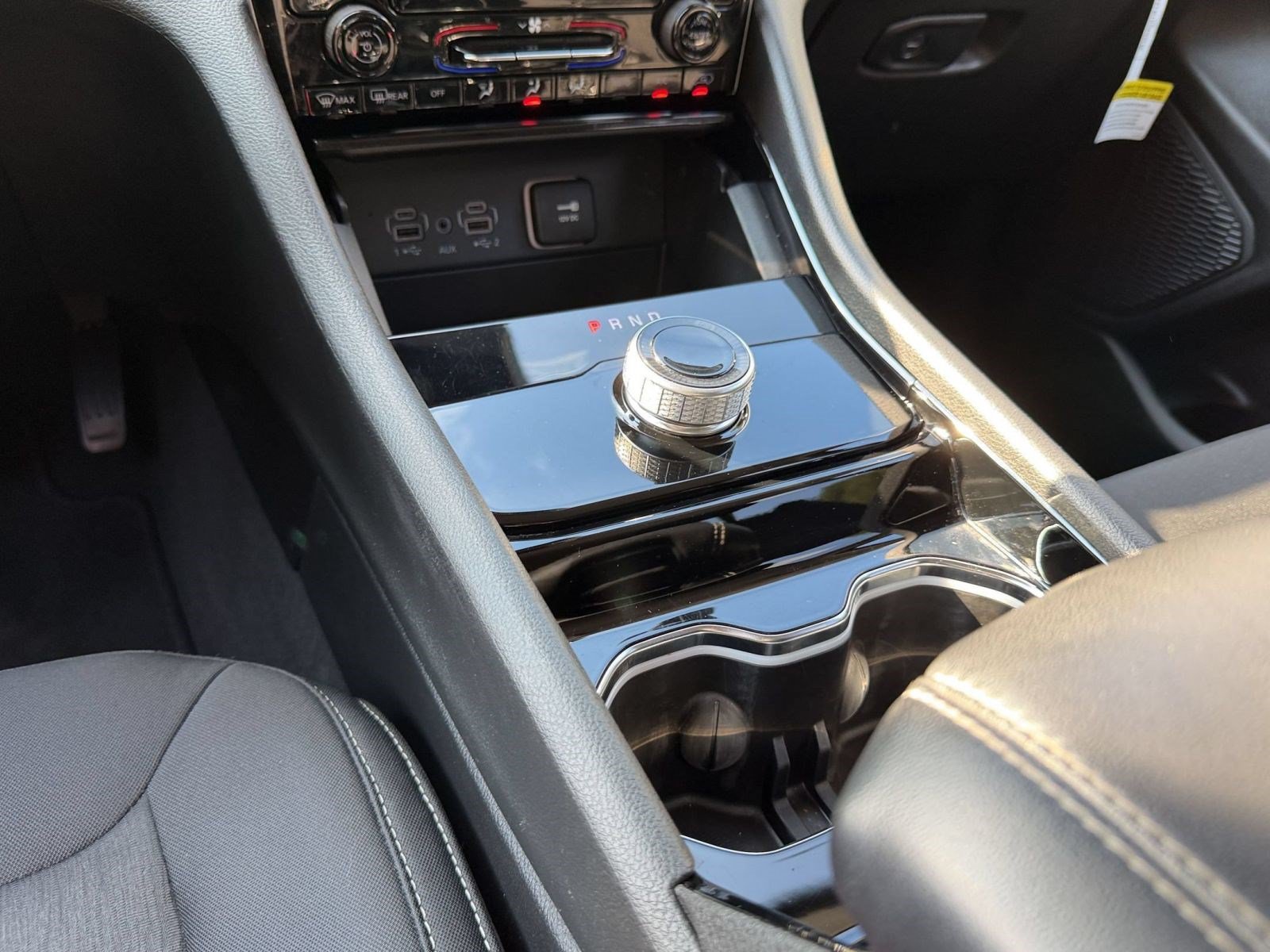 Used 2023 Jeep Grand Cherokee Laredo AWD/4WD image 18