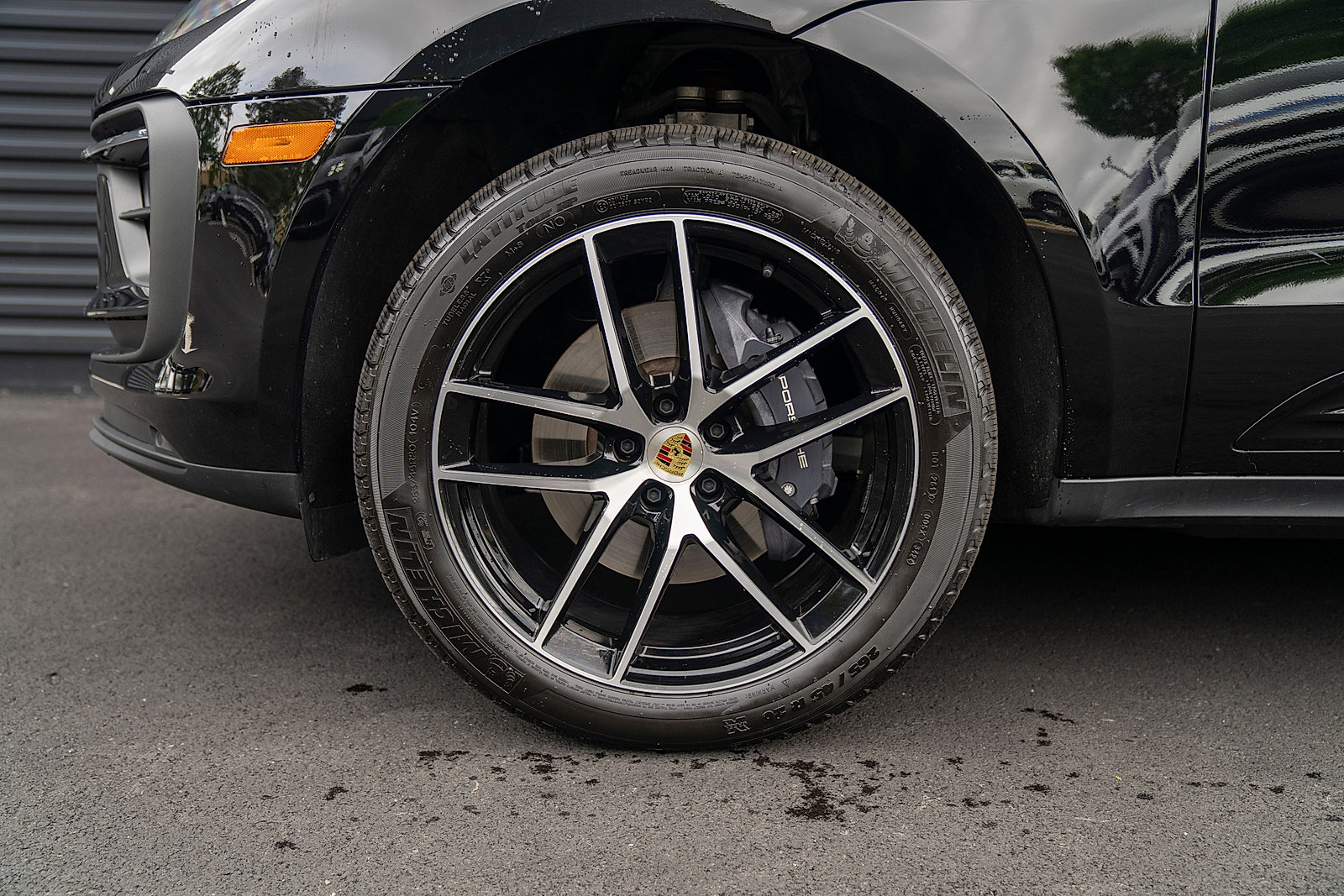 Certified 2025 Porsche Macan AWD/4WD image 22