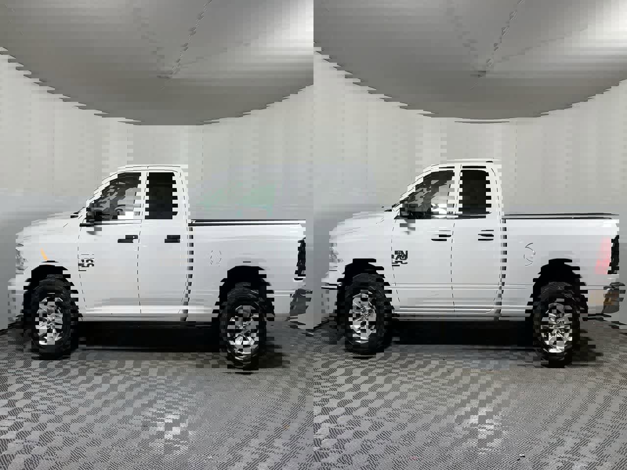 Used 2024 RAM 1500 Classic SLT image 5