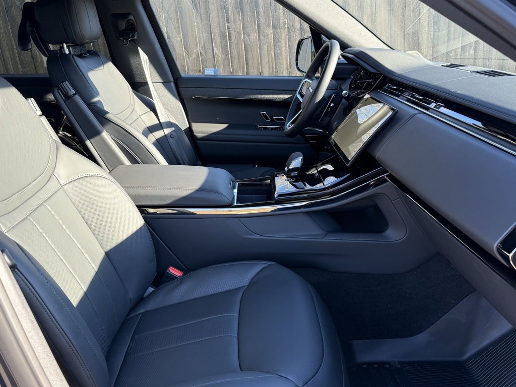 New 2025 Land Rover Range Rover Sport SE image 12