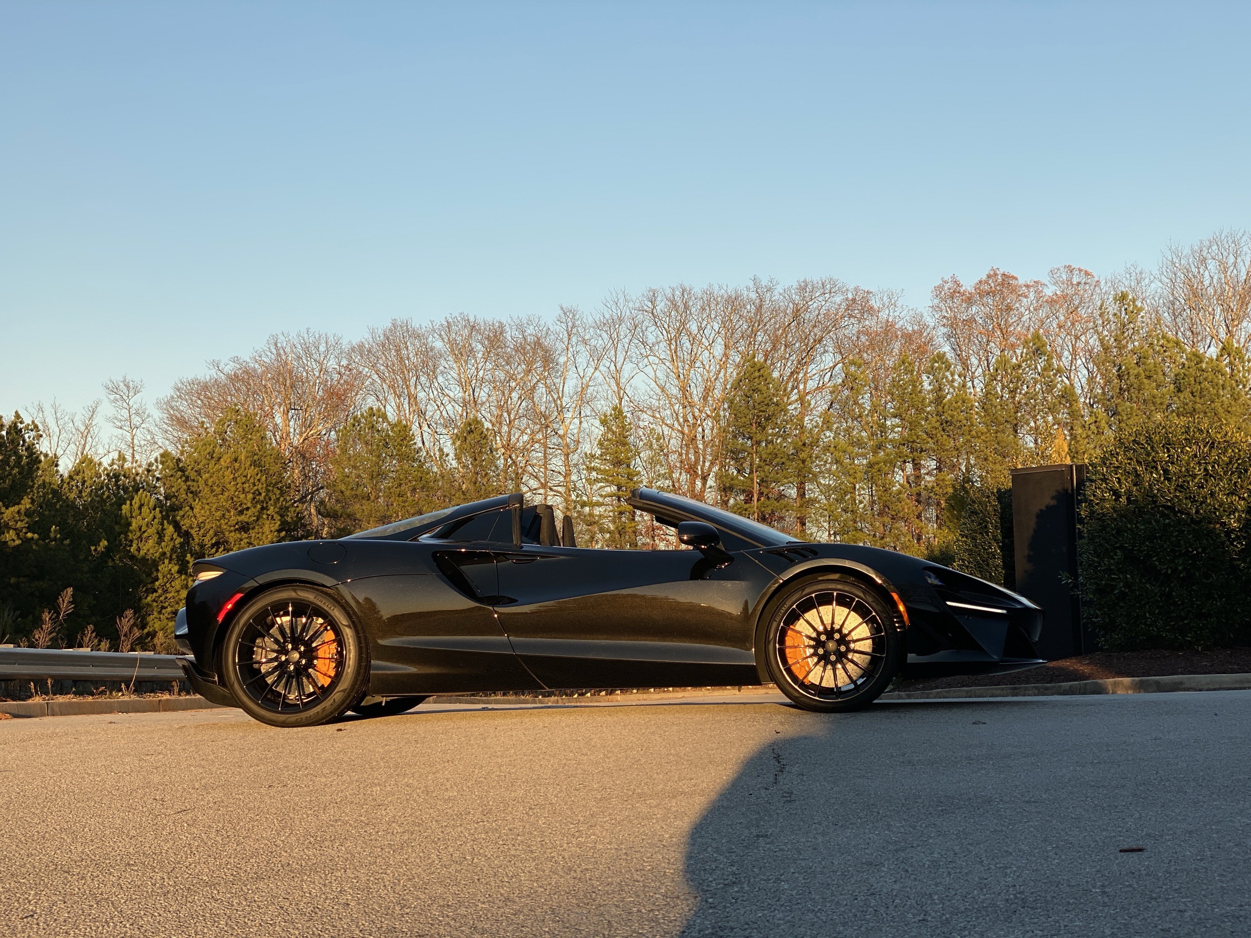 Used 2025 McLaren Artura Spider image 5