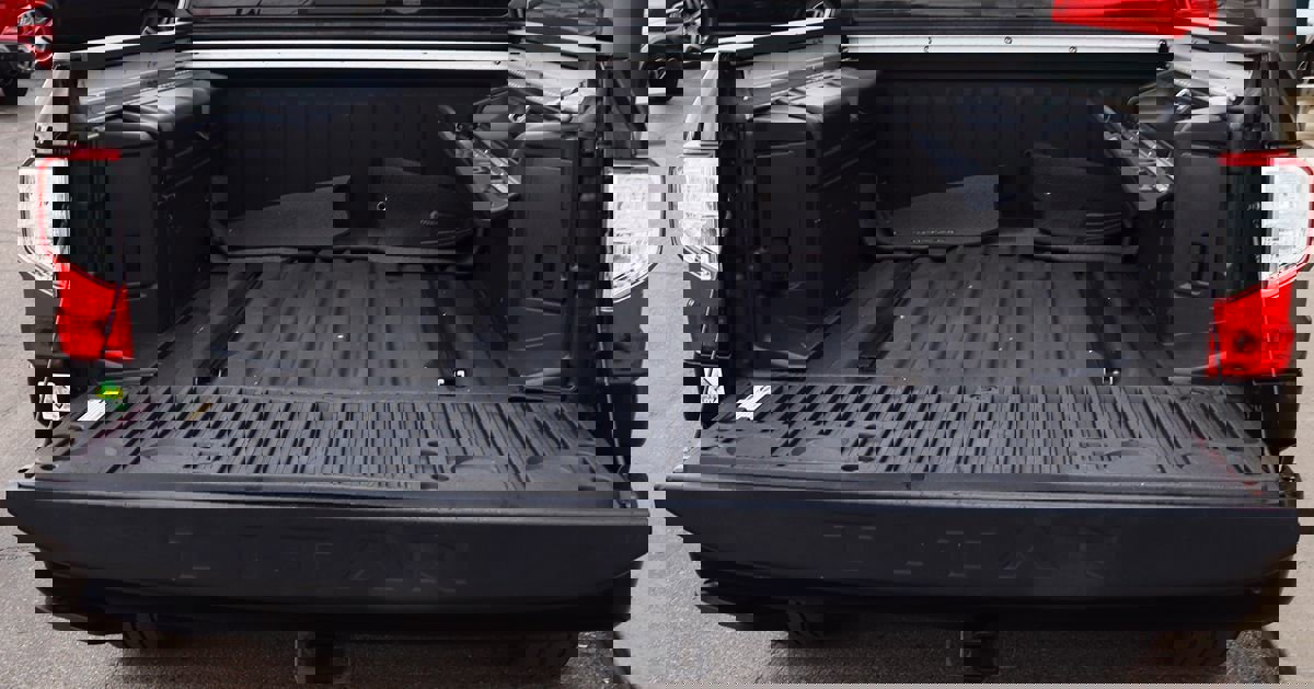 Used 2020 Nissan Titan SV w/ SV Convenience Package image 25