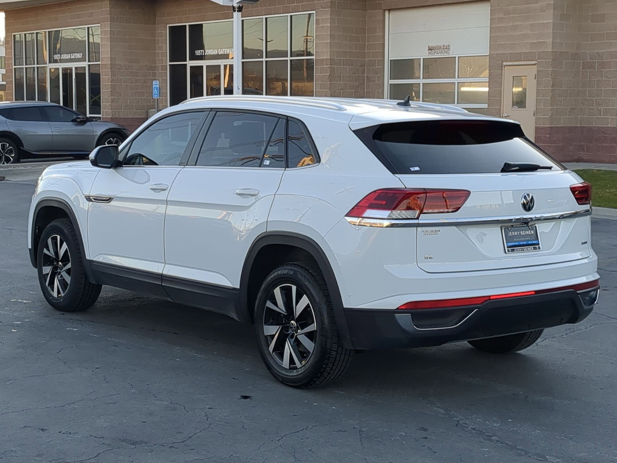 Used 2023 Volkswagen Atlas Cross Sport SE image 4