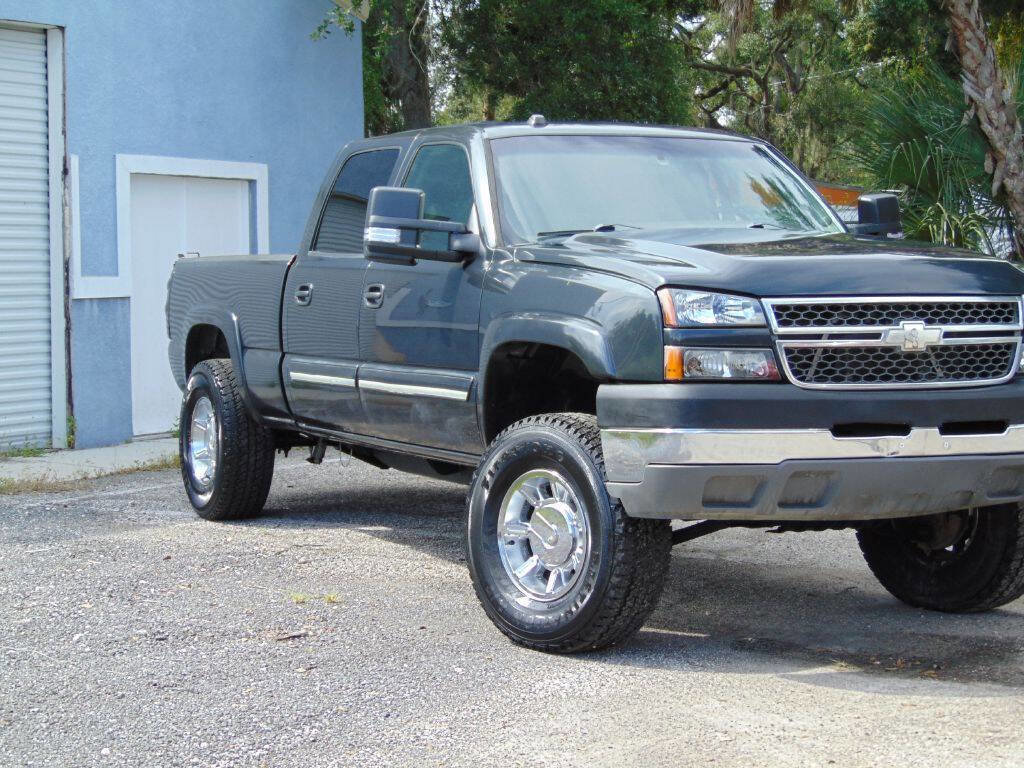 Used 2005 Chevrolet Silverado 2500 LS w/ Heavy-Duty Power Package image 1