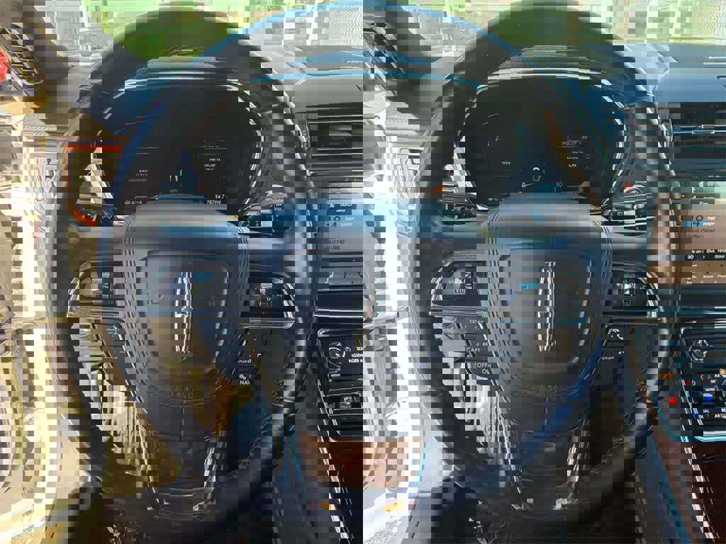 Used 2017 Lincoln Continental Reserve image 23