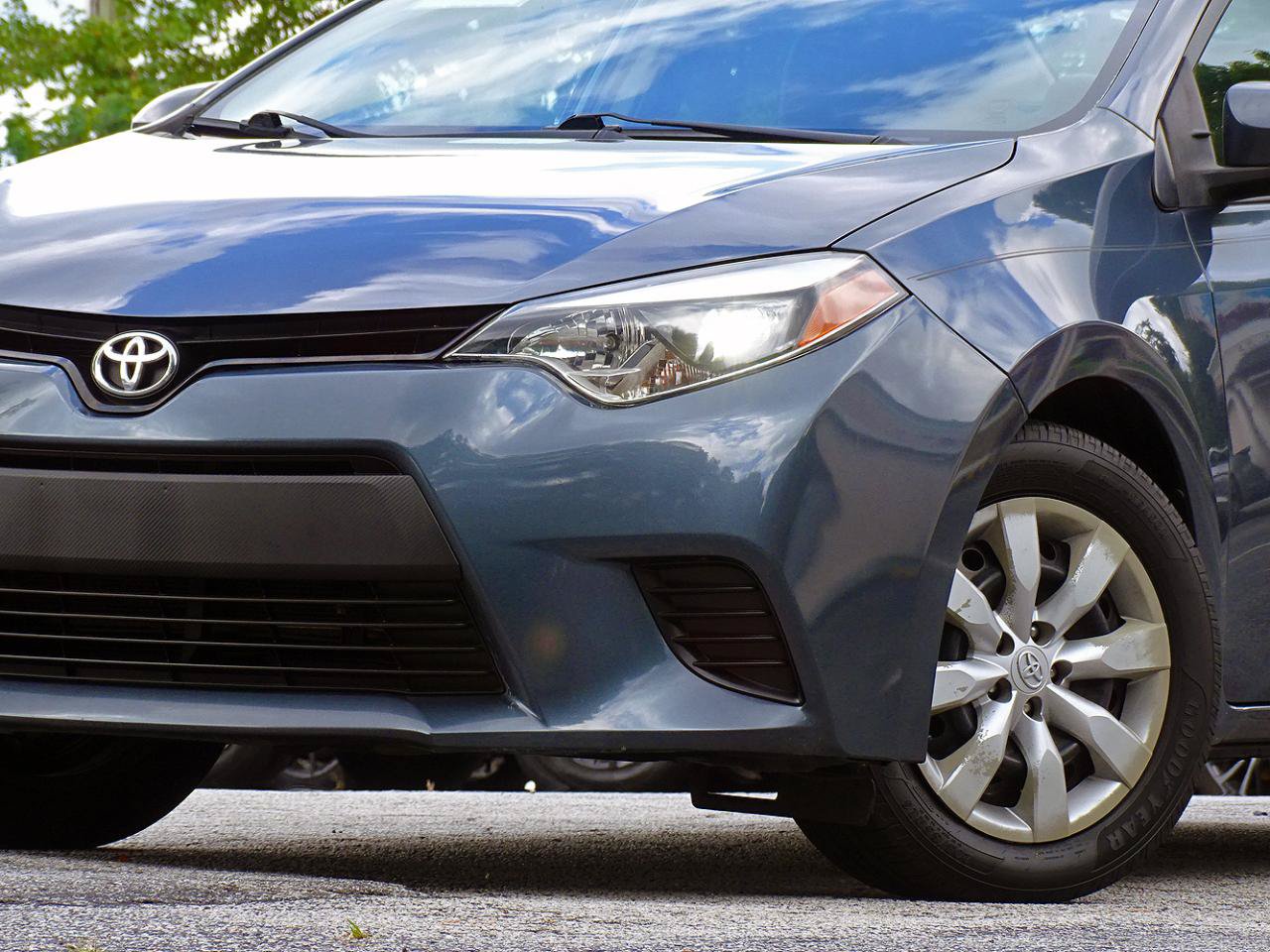Used 2014 Toyota Corolla LE FWD image 7