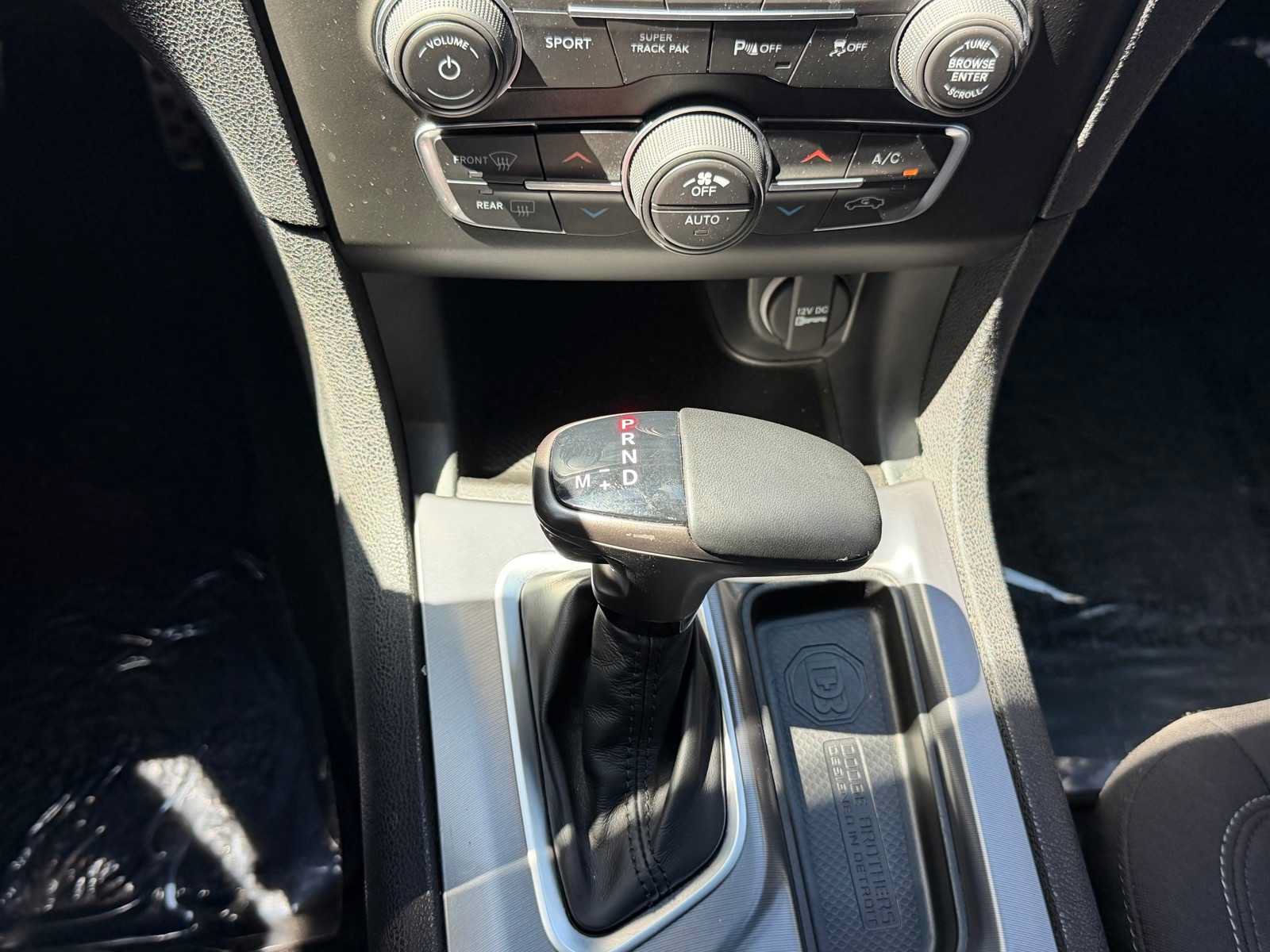 Used 2022 Dodge Charger R/T w/ Performance Handling Group RWD image 21