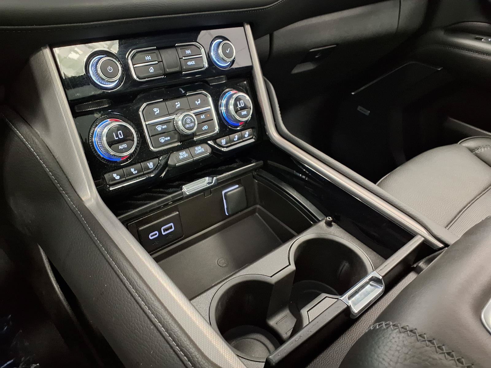 Used 2024 GMC Yukon Denali RWD image 26