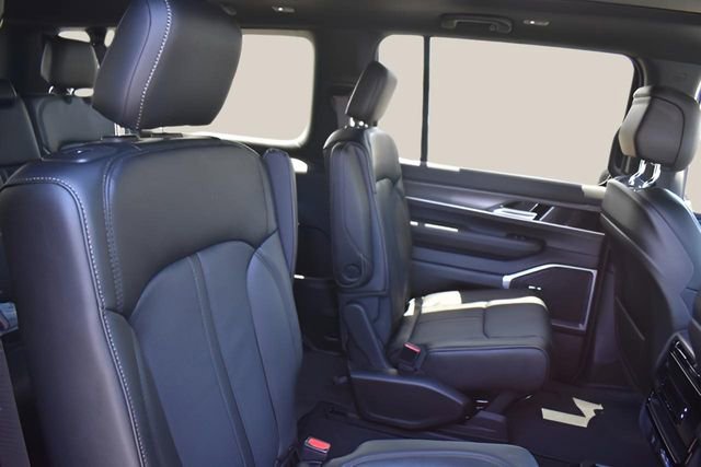 Used 2024 Jeep Wagoneer L Series II w/ Premium Group I image 17